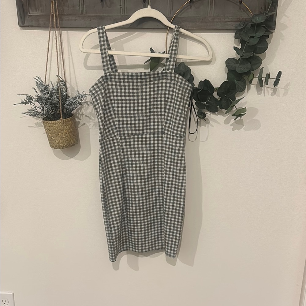 Forever 21 Black and White Sheath Mini Dress